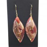 Pendants d'oreille forme goutte pointue en céramique incrustée de feuilles d'or