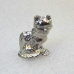 Figurine chat assis en métal