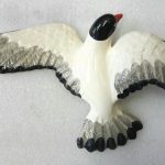 Mouette en céramique peinte à la main modèle unique - grande blanc-noir