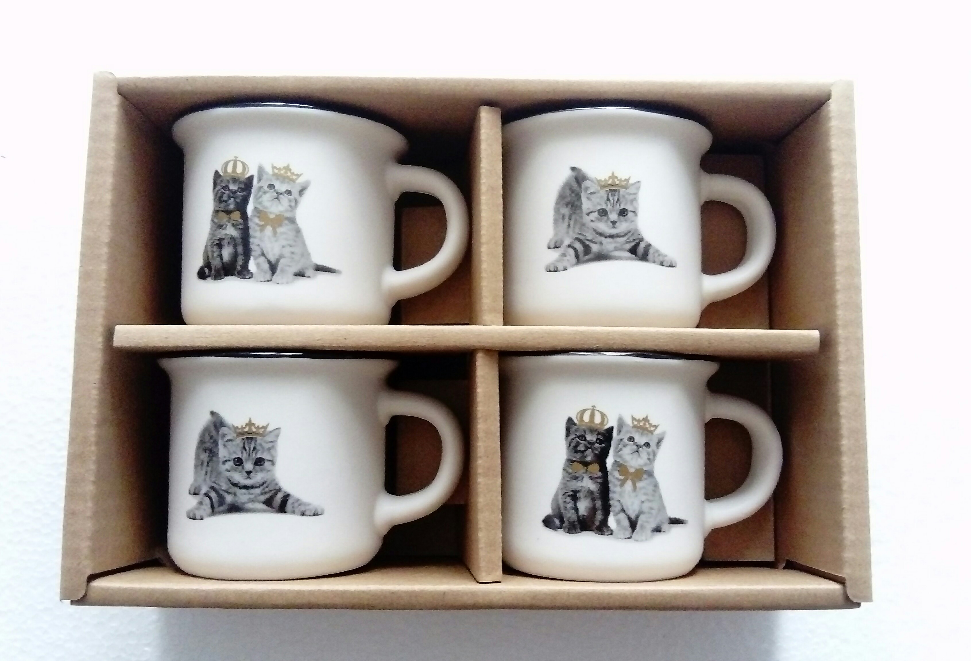 Coffret lot de quatre tasses a café chat diadème en céramique