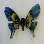 Papillon en céramique modèle unique peint a la main à accrocher - bleu-noir