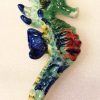 Petit hippocampe en céramique peint a la main – Image 9