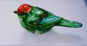 oiseau vert rouge en céramique à poser