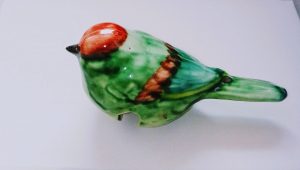 oiseau mésange vert turquoise tête rouge en céramique