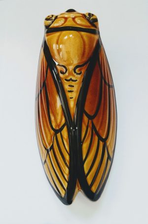 cigale marron miel écaille en céramique peinte à la main