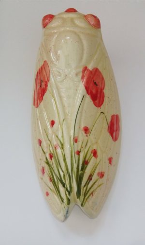 cigale en céramique peinte à la main blanc cassé coquelicot