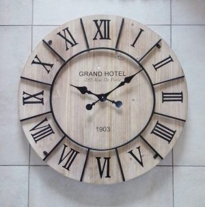 horloge en relief en métal et bois peint 70 cm diamètre