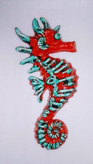 hippocampe en céramique rouge vert turquoise peint à la main