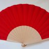 éventail rouge uni en tissu et en bois 23 cm x 41 cm