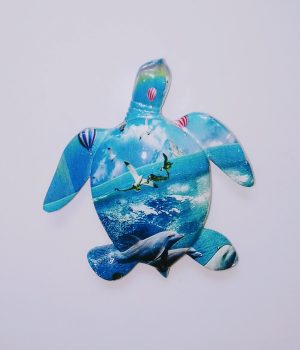 magnet tortue bleue a motifs dauphins