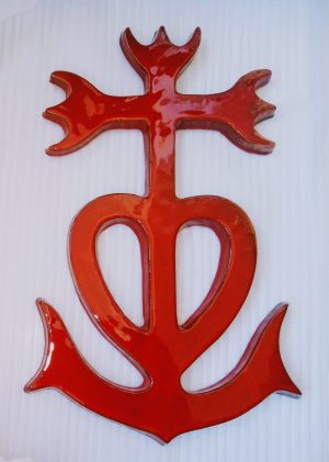 croix de Camargue rouge foncé modèle unique création française