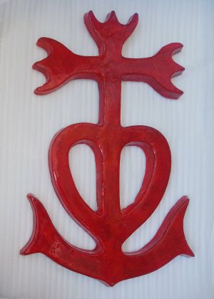 croix de Camargue rouge foncé bordeaux en céramique modèle unique