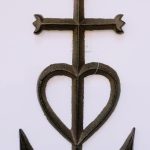 croix de Camargue brun vieilli en fonte 30 cm