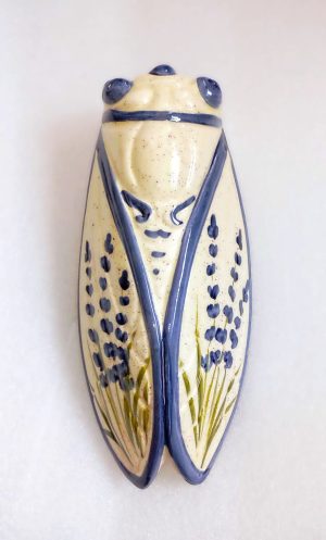 cigale en céramique a motifs bouquet de lavande fabriquée en France