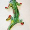 lézard vert multicolore jaune ,bleu ,dos vert foncé en céramique peint main