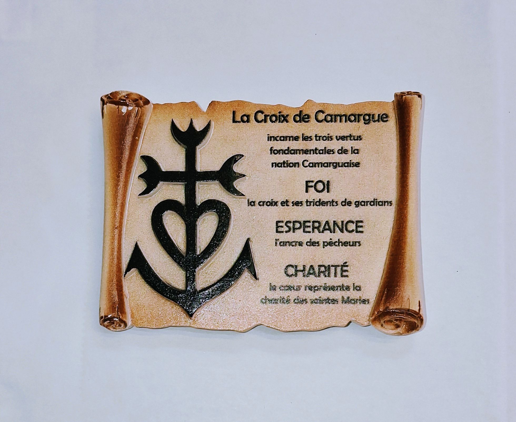 La croix de Camargue, foi, espérance, charité, magnet en relief en résine